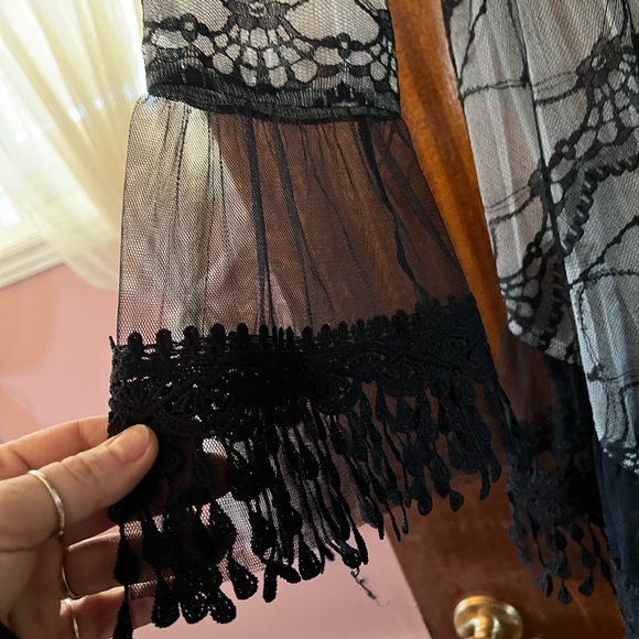 LINDI Beautiful Top / cover up - Picture 4 of 7